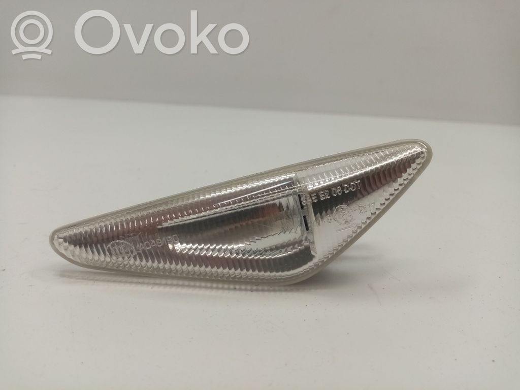 Front fender indicator light   7171008,63137171008,7267978