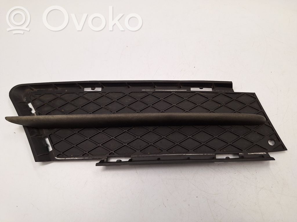 BMW 3 E90 E91 Grotelės apatinės (trijų dalių) 