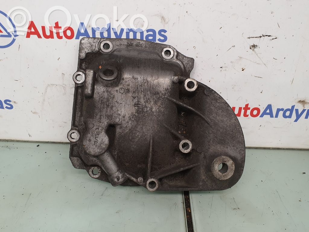 Rear differential/diff mount bracket   7528319,33117528319,7528320