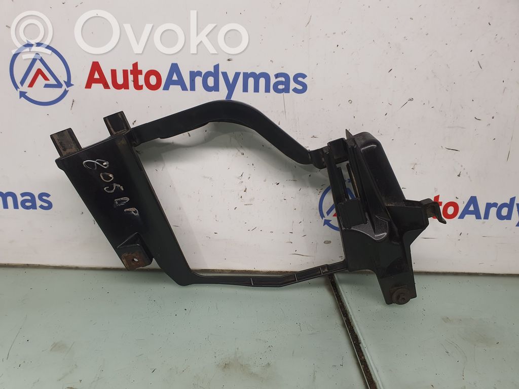 BMW 5 E60 E61 Headlight/headlamp mounting bracket 
