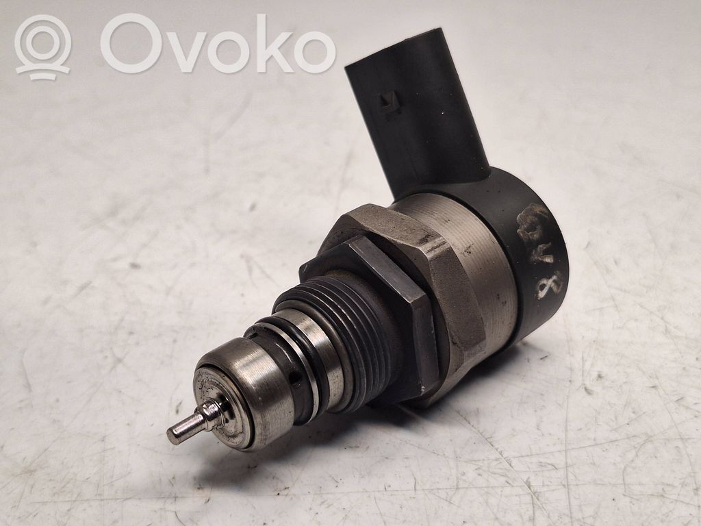BMW 3 E90 E91 Regulator ciśnienia paliwa 