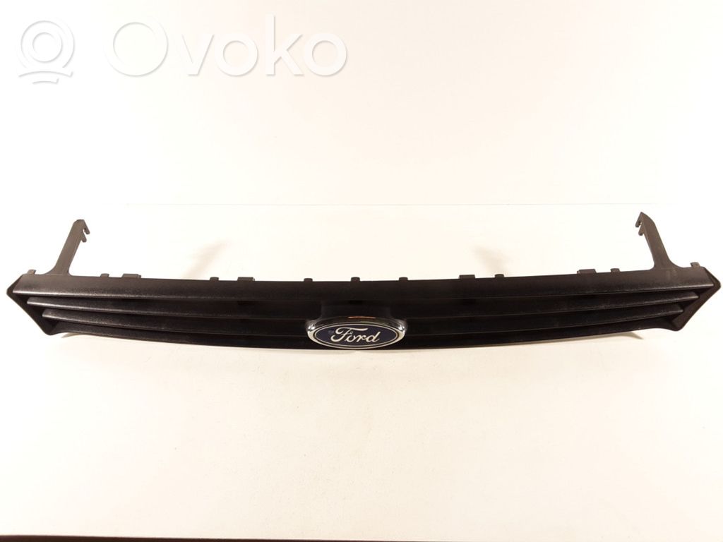 Ford Focus Augšējais režģis 