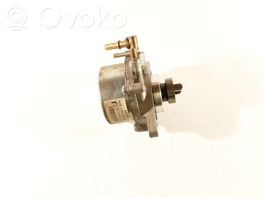 Opel Astra J Vacuum pump 