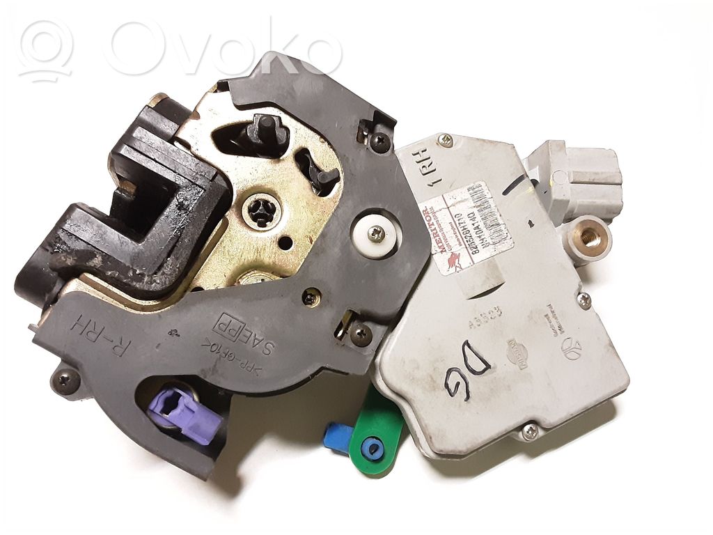 Zamek drzwi tylnych   825528H710,NH10A14Q,3Z4