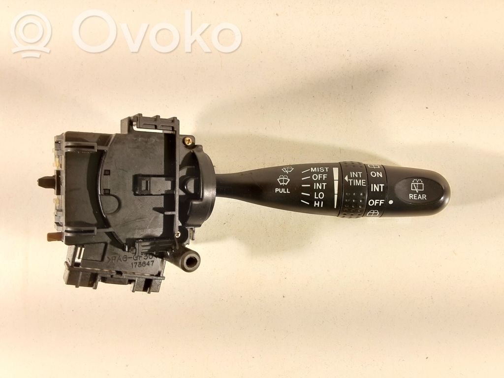 Toyota Corolla E120 E130 Valytuvų rankenėlė 