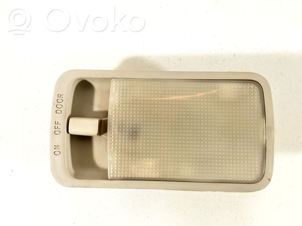 Toyota Corolla E120 E130 Luz del asiento trasero 