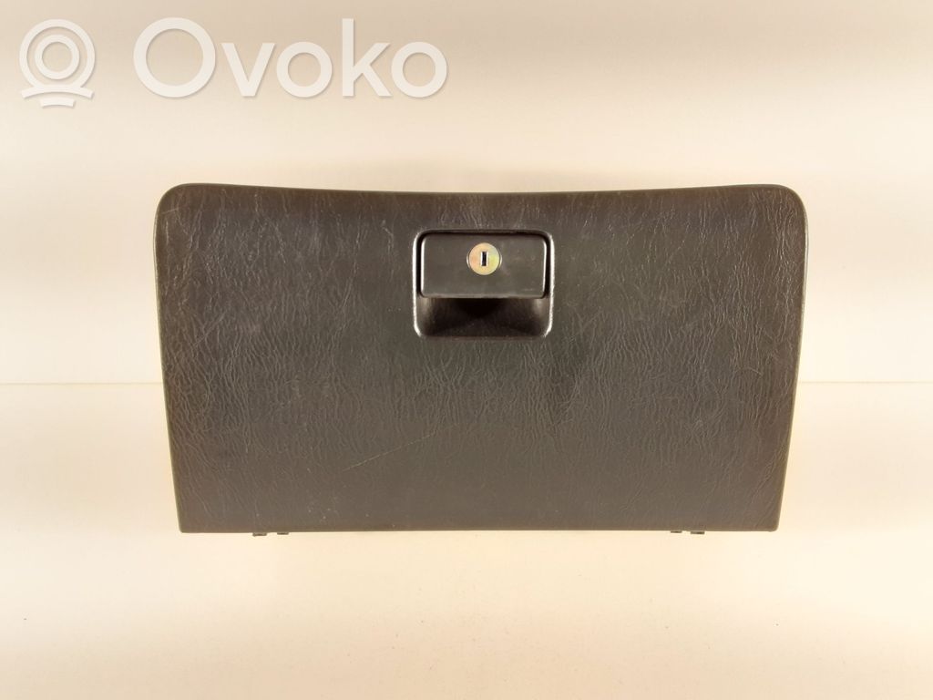 Toyota Corolla E120 E130 Daiktadėžės (bordačioko) dangtis 