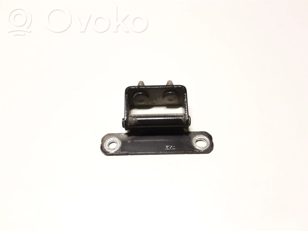 Tailgate/trunk/boot hinge