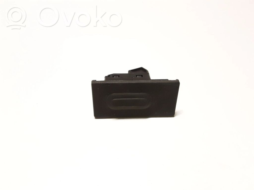 Mazda CX-3 Tailgate/boot open switch button 