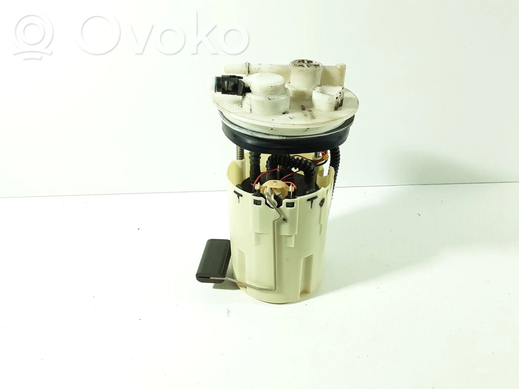 Toyota Corolla E120 E130 Polttoainesäiliön pumppu 