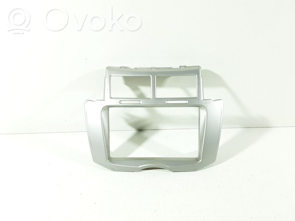 Toyota Yaris Radio/GPS head unit trim 