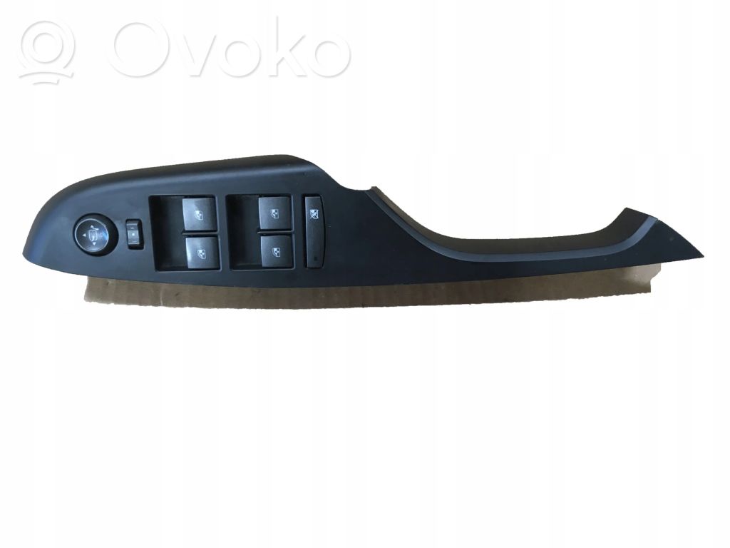 Cadillac SRX Electric window control switch 
