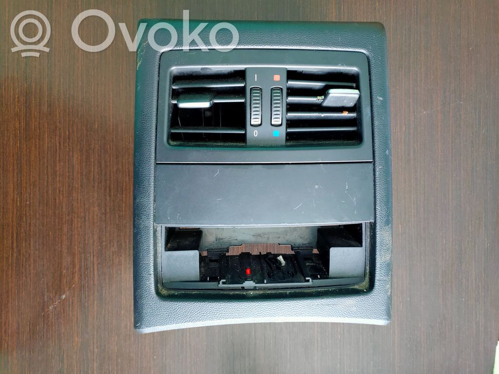 Aizmugurējā gaisa - ventilācijas reste   69320232,6932024,7129556