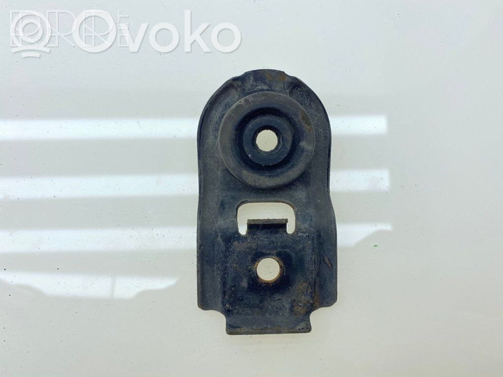 Subaru Outback Radiator mount bracket 