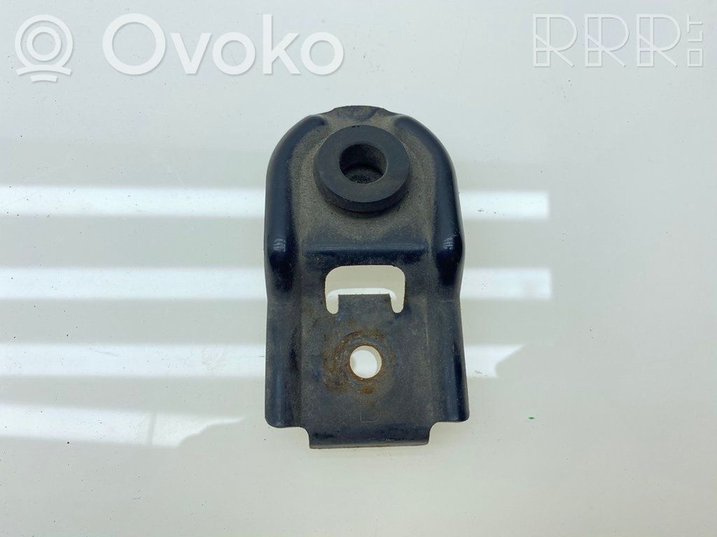 Subaru Outback Radiator mount bracket 