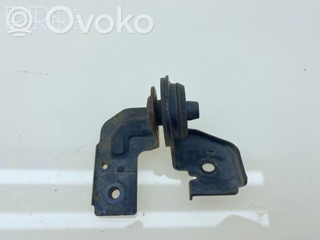 Subaru Legacy Radiator mount bracket 