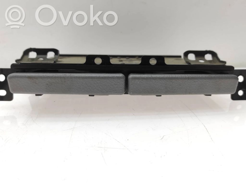 Toyota Avensis Verso Puodelio laikiklis 