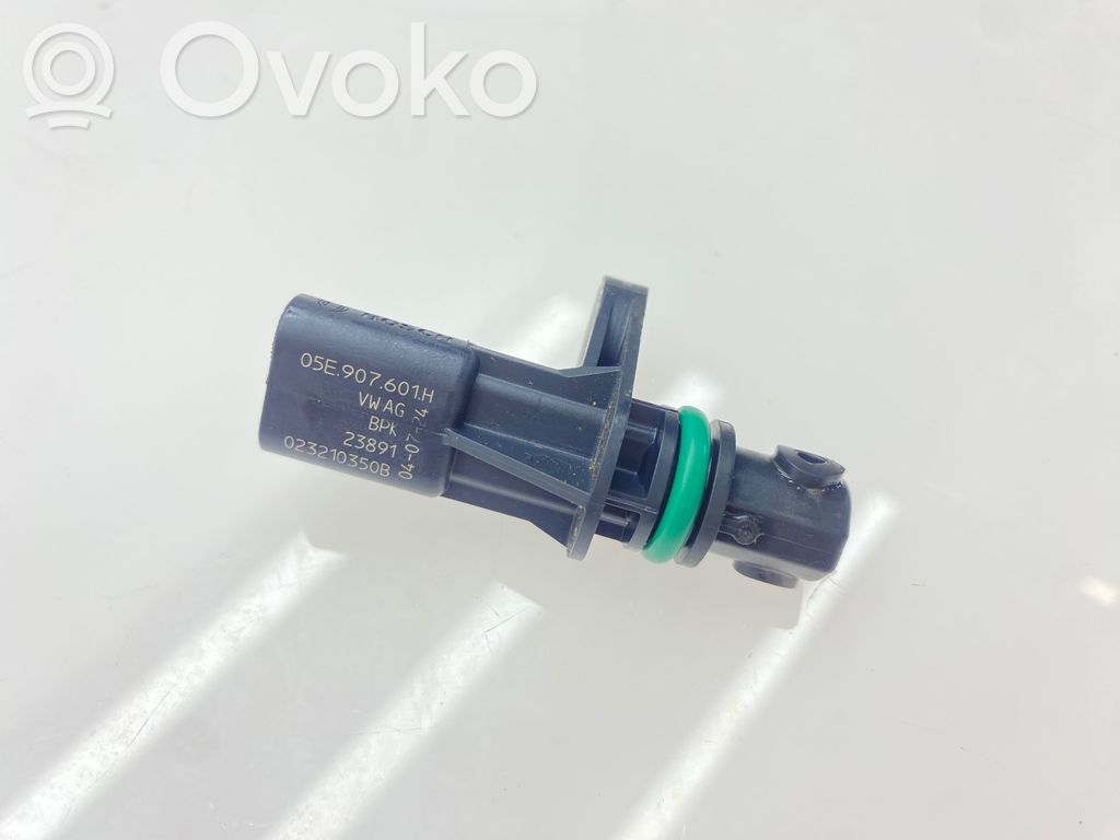 Volkswagen Golf VIII Camshaft speed sensor 