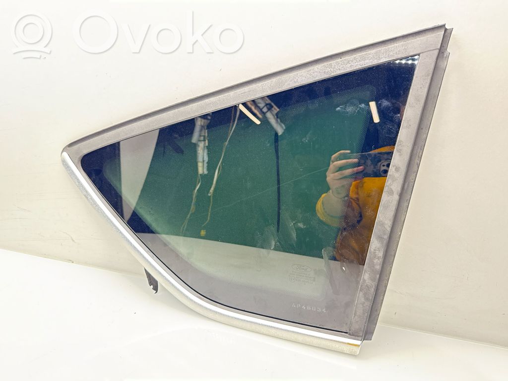 Ford Kuga I Rear side window 