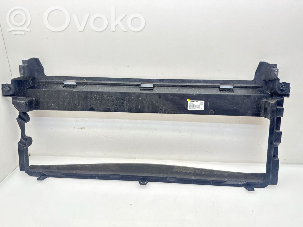 Volvo XC40 Osłona chłodnicy 