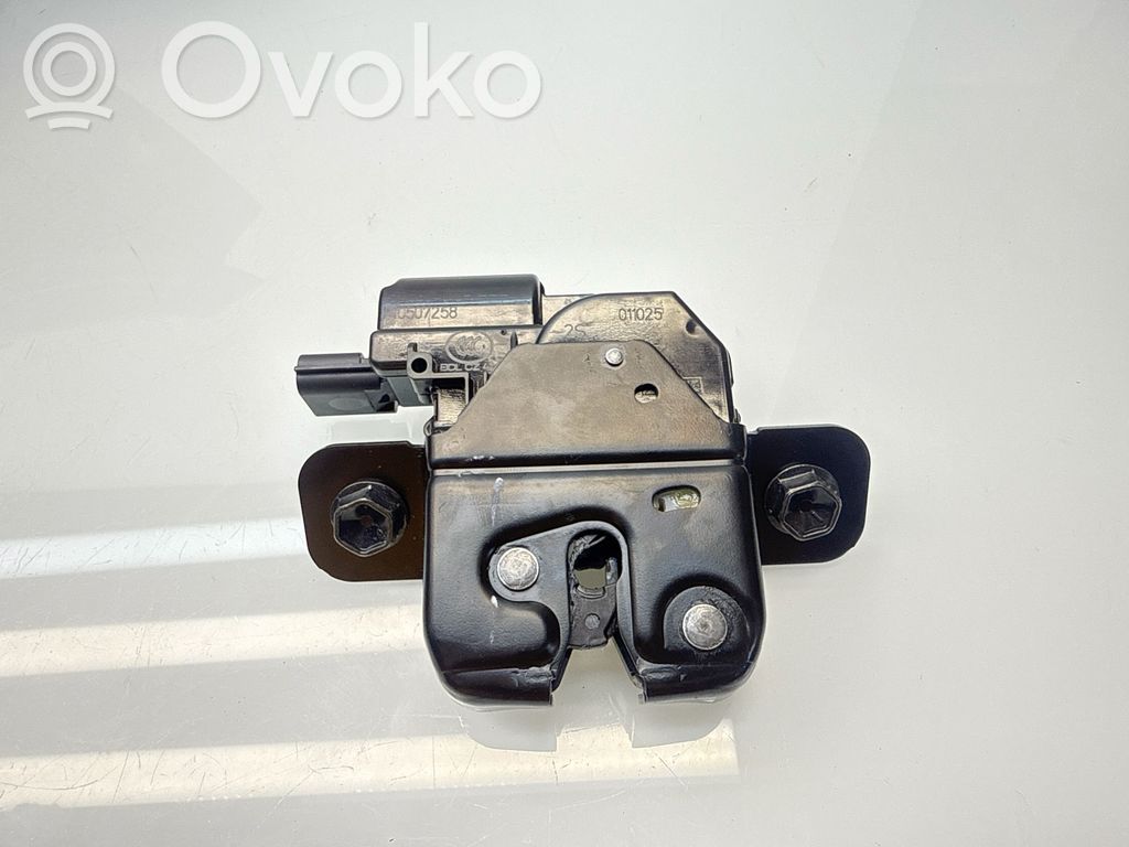 Nissan Juke II F16 Zamek klapy tylnej / bagażnika 
