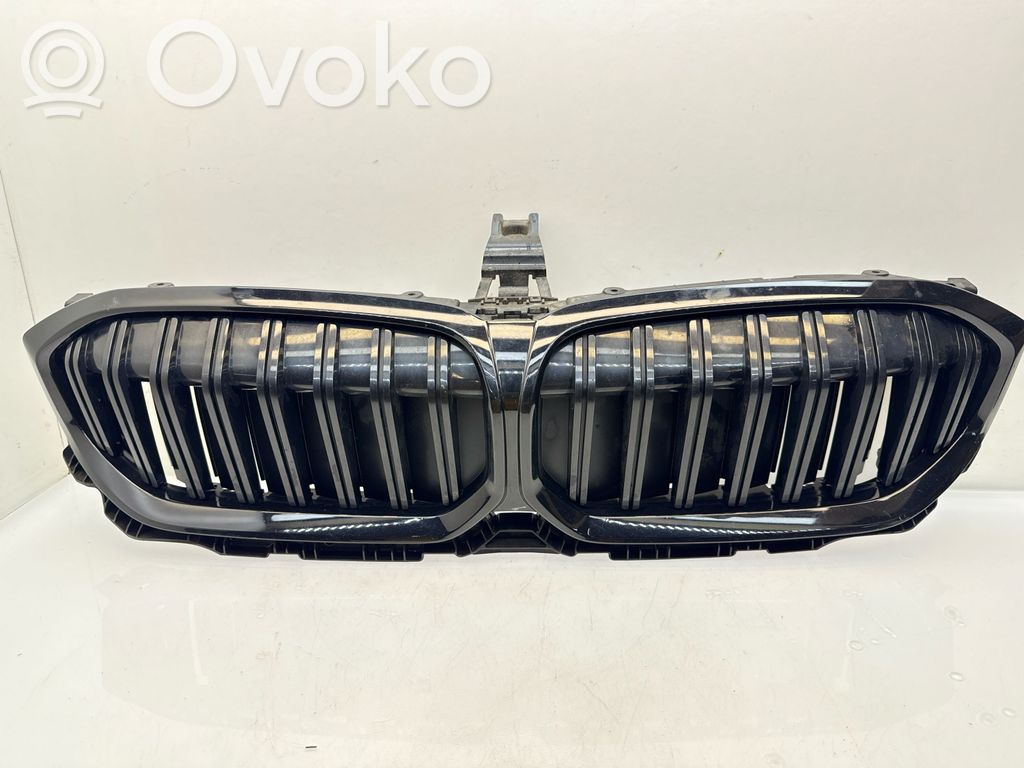Maskownica / Grill / Atrapa górna chłodnicy   2208280,21192P3964,5A2D6493,110738,11073810,21192P3964,220826,2208260433,5A2DB49