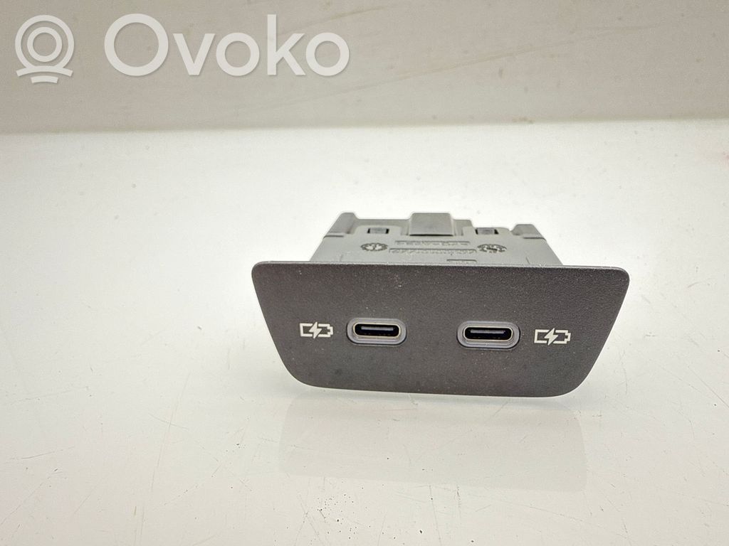 Volkswagen Golf VIII Enchufe conector USB 