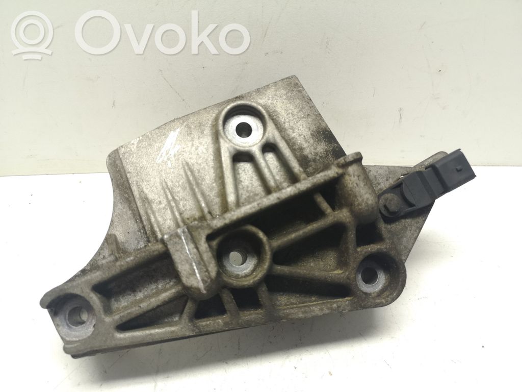 Engine mounting bracket   8200408663