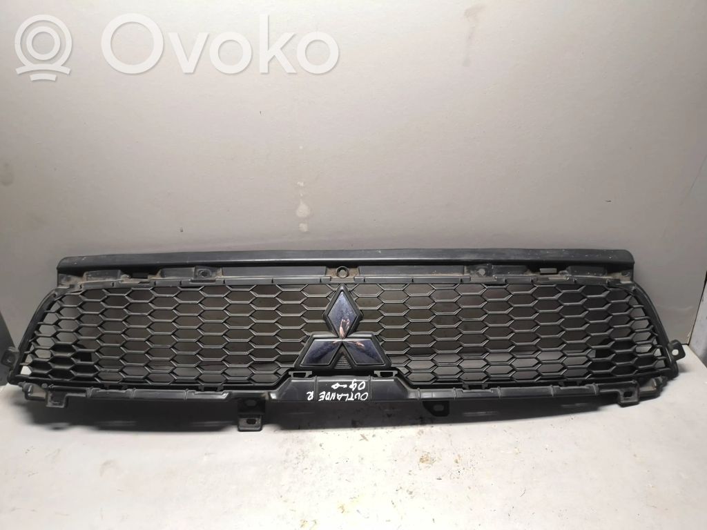 Mitsubishi Outlander Etupuskurin ylempi jäähdytinsäleikkö 