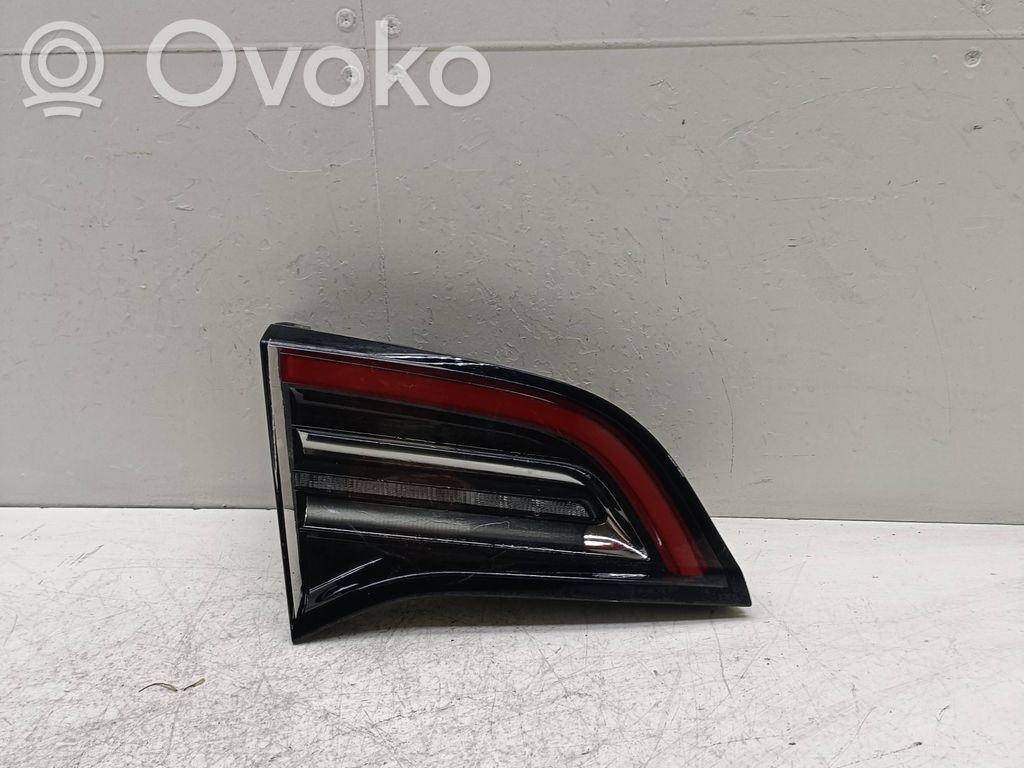 Tesla Model Y Takaluukun takavalot 