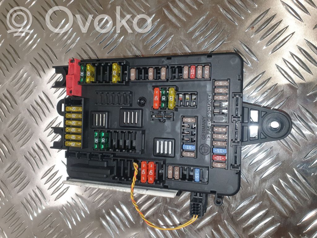 BMW 3 F30 F35 F31 Saugiklių blokas 