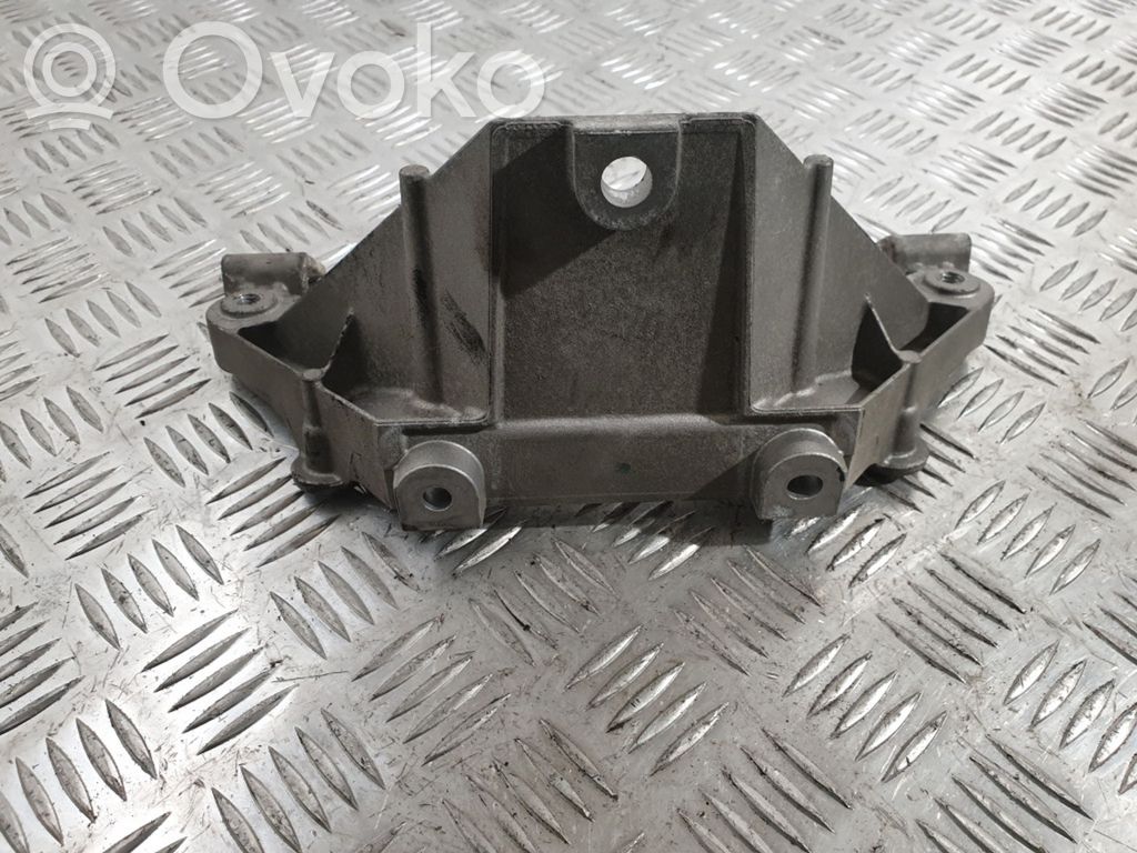 Engine mounting bracket   7137238