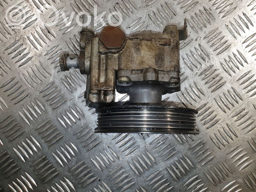 BMW 5 E60 E61 Ohjaustehostimen pumppu 