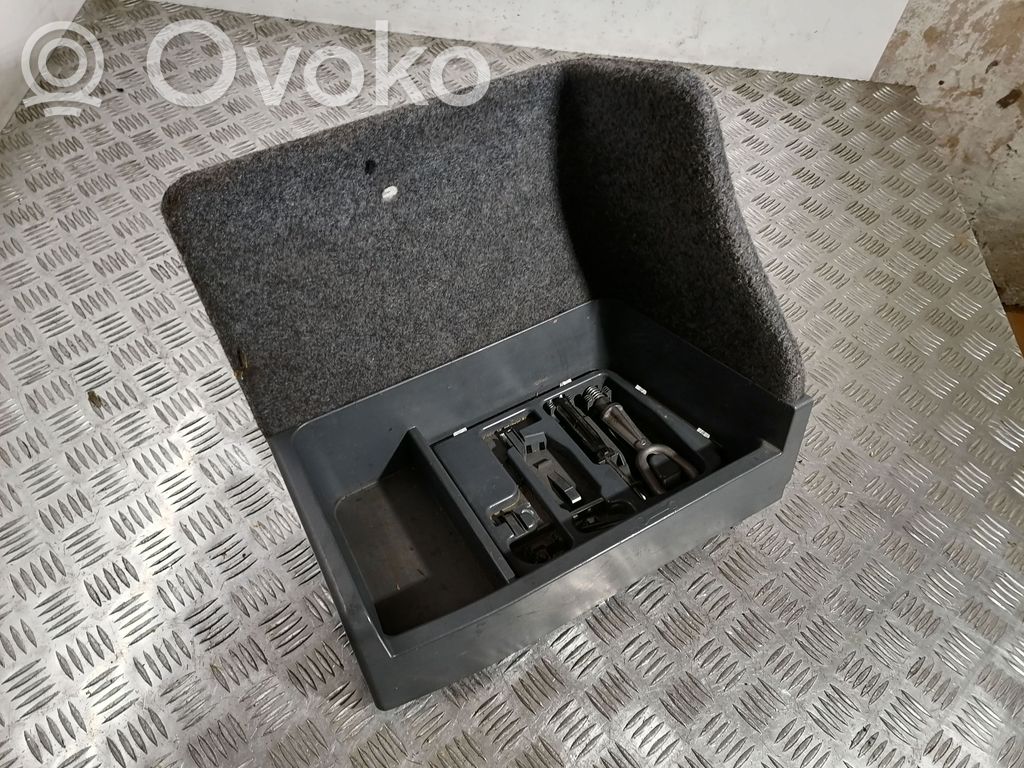 BMW 3 E90 E91 Other trunk/boot trim element 