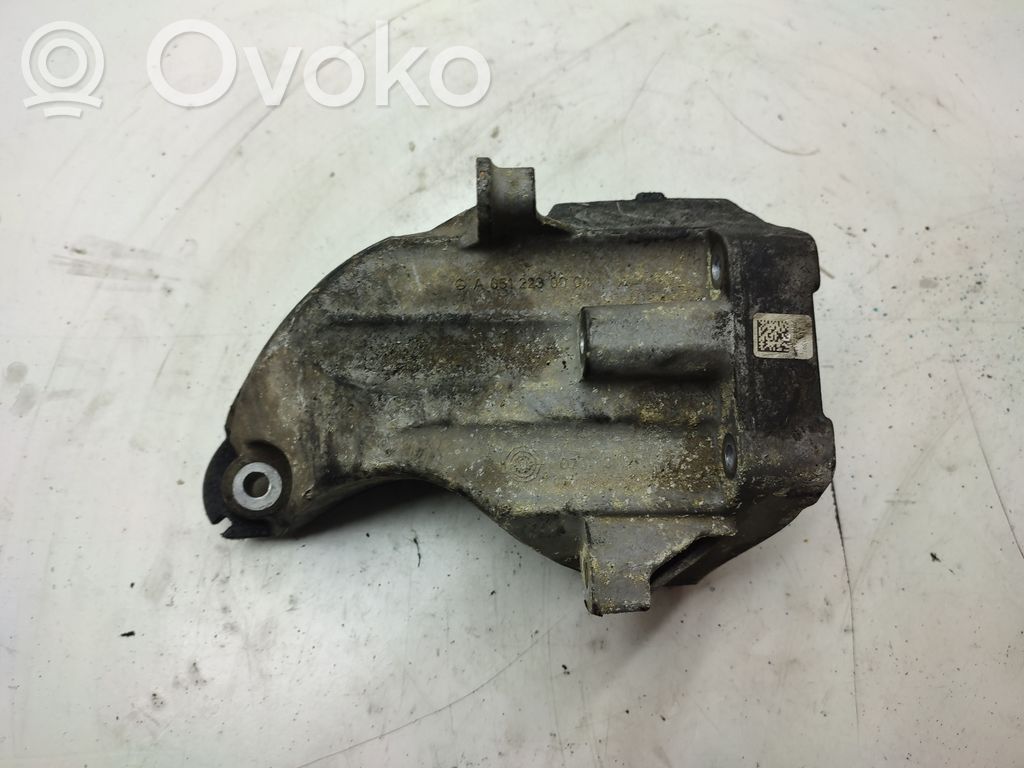 Mercedes-Benz C W204 Engine mounting bracket 