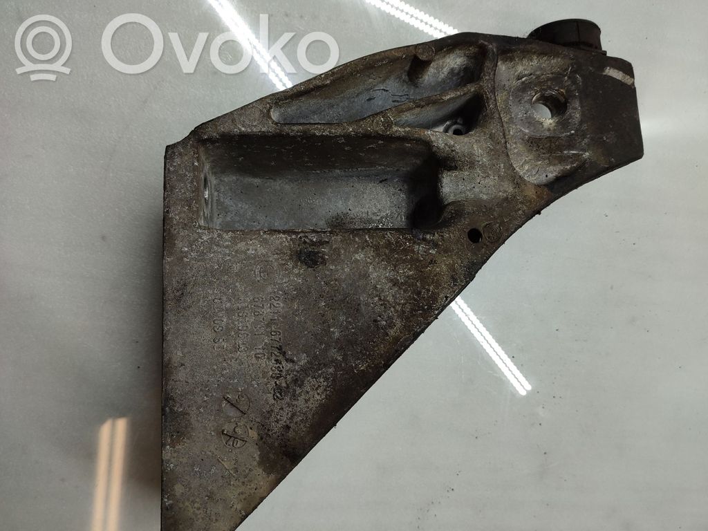 BMW X5 E70 Engine mounting bracket 