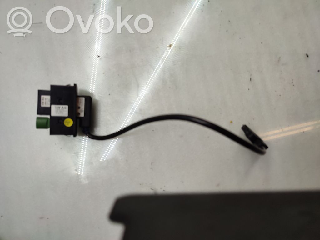 Volkswagen Golf VII Enchufe conector USB 