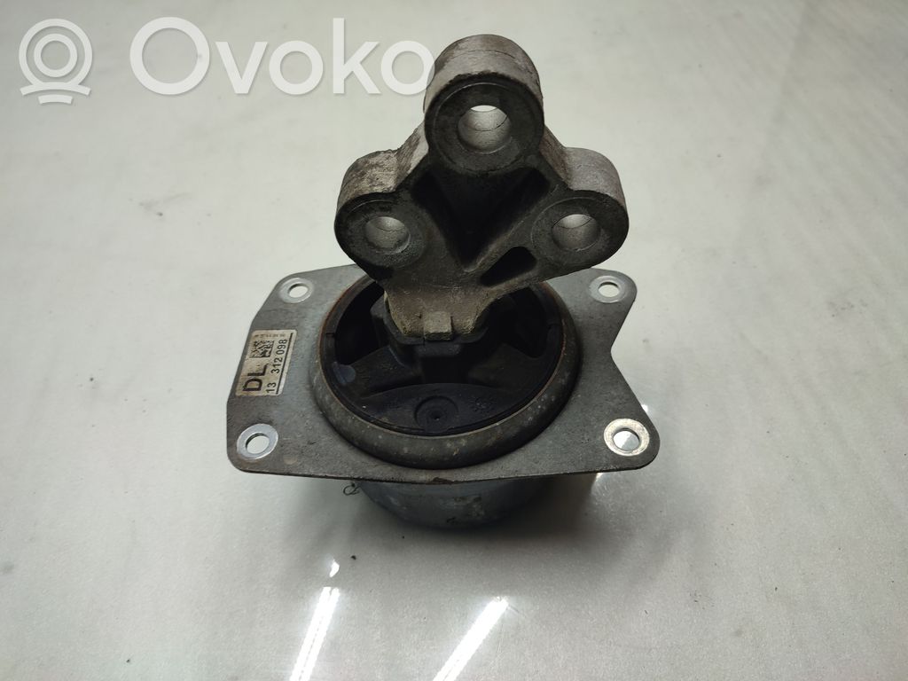 Opel Insignia A Engine mount bracket 