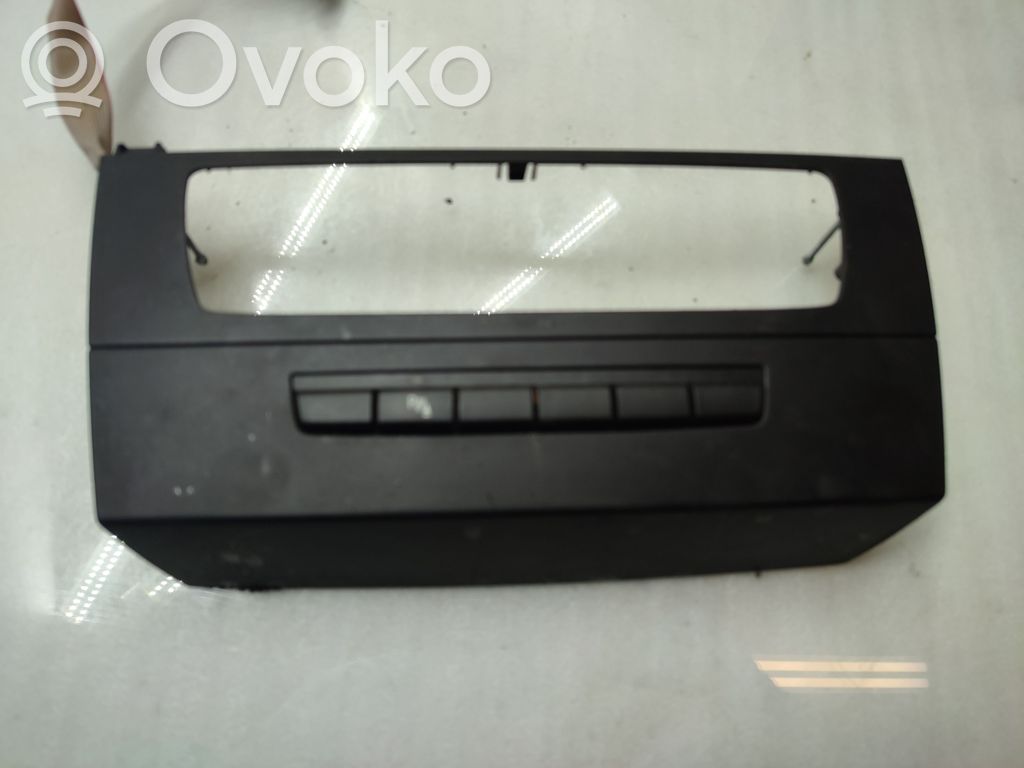 BMW 3 E90 E91 Parkavimo (PDC) daviklių jungtukas 