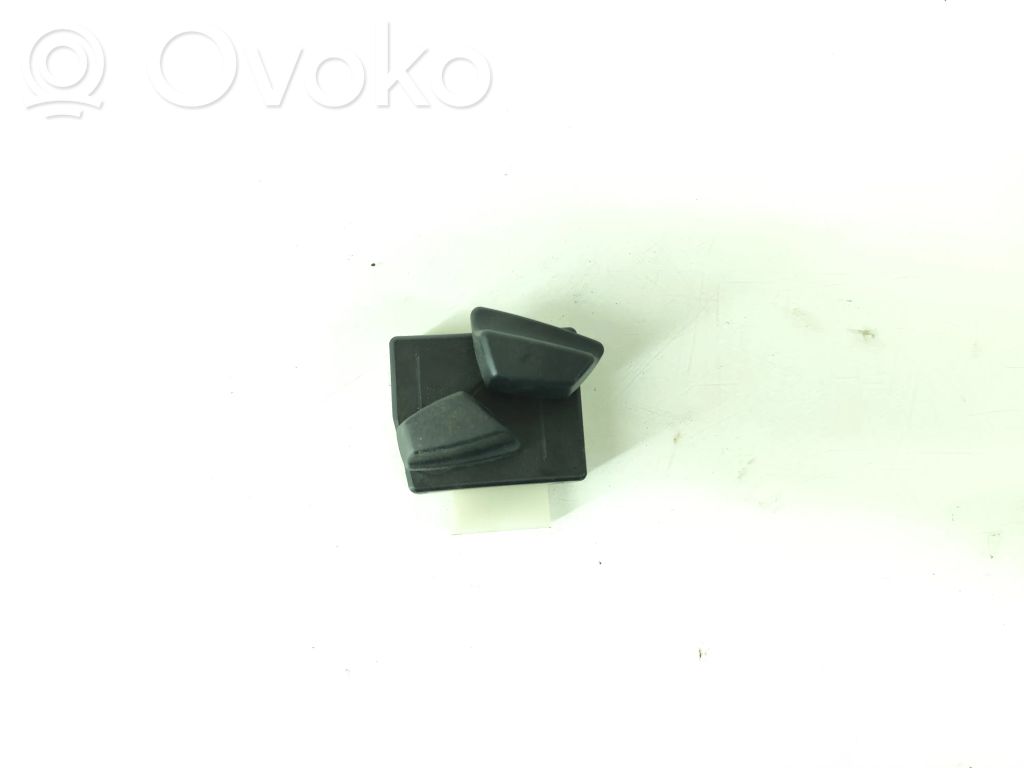 Przyciski sterowania fotela   6958526,834776901,88170002,000146