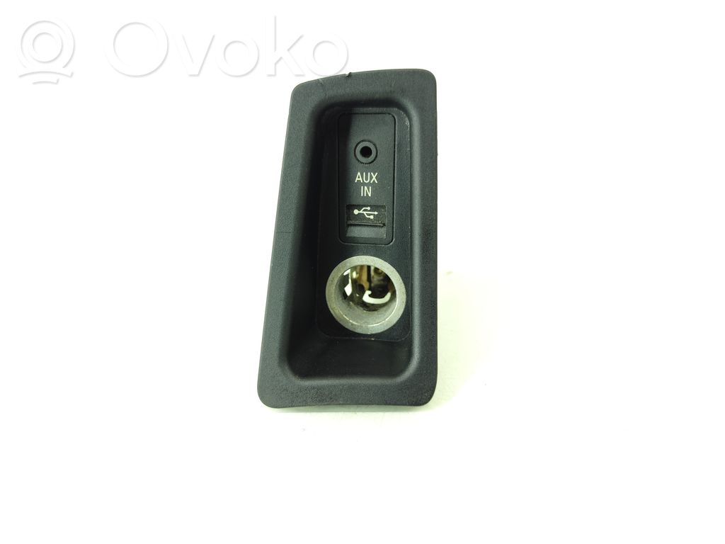 Enchufe conector entrada auxiliar   9189175