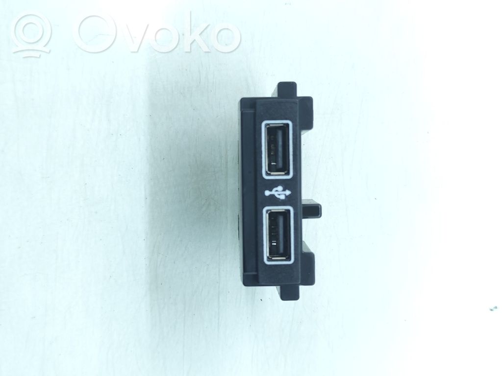 Volkswagen T-Roc Enchufe conector entrada auxiliar 