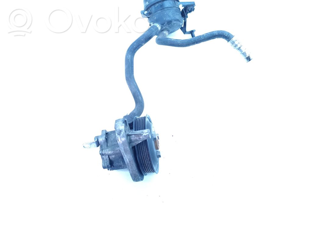 Ohjaustehostimen pumppu   6851218