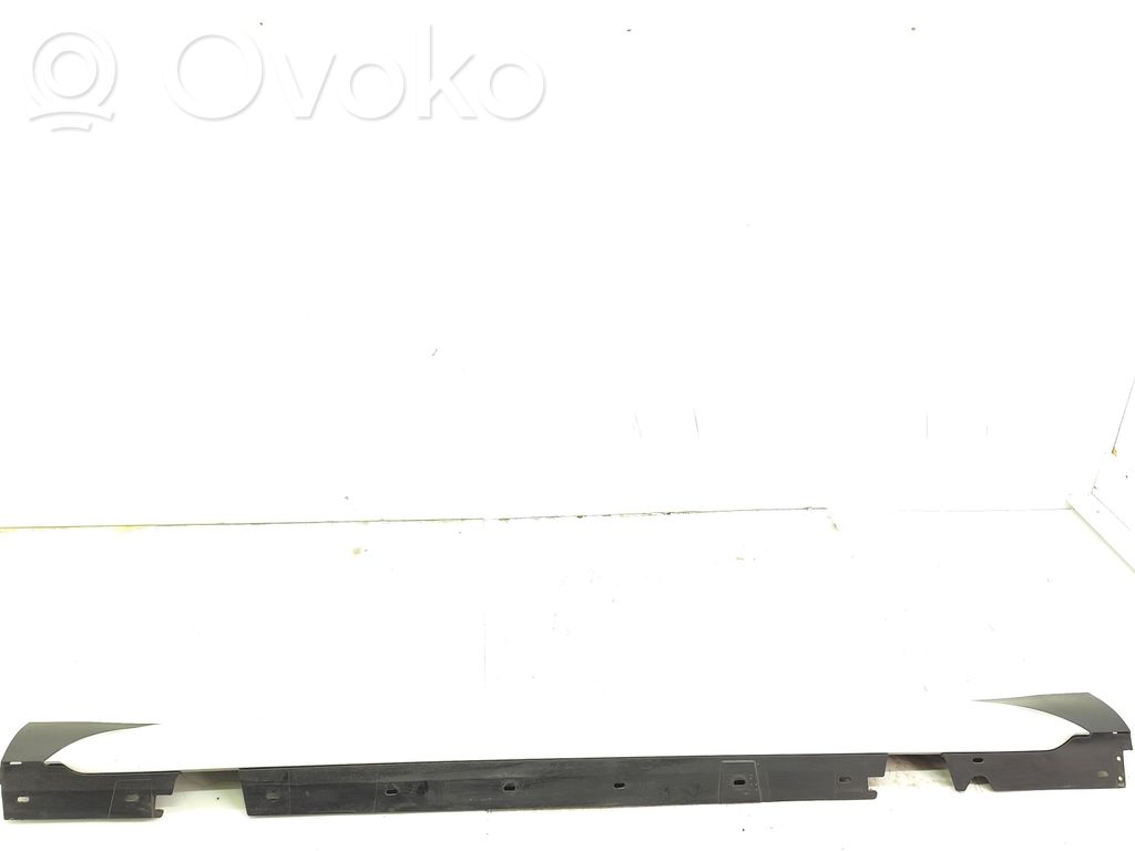 BMW X1 E84 Sill 