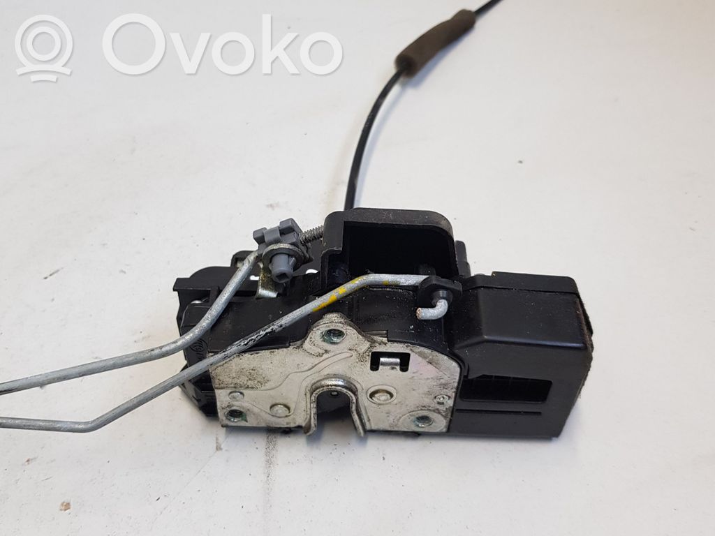 Opel Antara Priekšpusē slēdzene 
