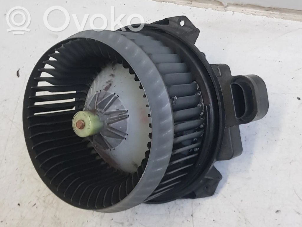 Toyota Auris E180 Mazā radiatora ventilators 