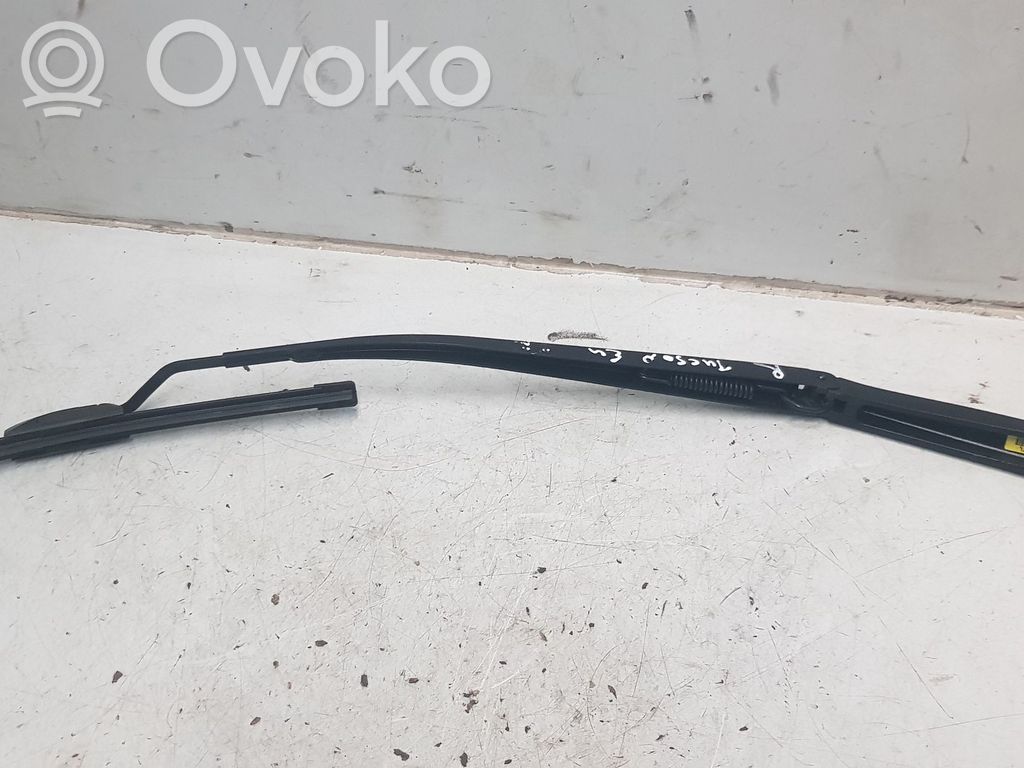 Hyundai Tucson TL Front wiper blade arm 