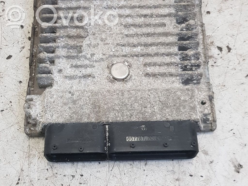 Volkswagen Golf VI Engine control unit/module 