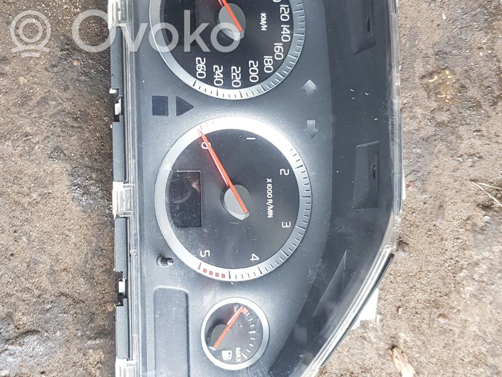 Volvo V70 Speedometer (instrument cluster) 