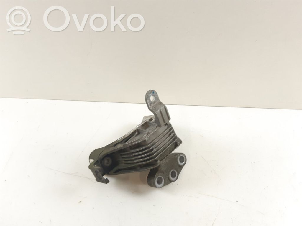 Chevrolet Cruze Engine mount bracket 